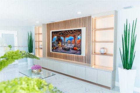 Купить виллу или дом в Майами, Флорида 5 спален, 304.63м2, № 1955720 - фото 14