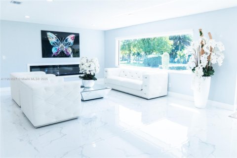 Casa en venta en Miami, Florida, 5 dormitorios, 304.63 m2 № 1955720 - foto 10