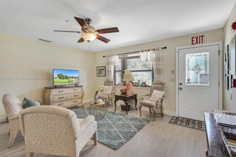 House in Port St. Lucie, Florida 4 bedrooms, 146.23 sq.m. № 1860076 - photo 3