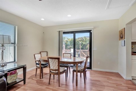 House in Port St. Lucie, Florida 4 bedrooms, 146.23 sq.m. № 1860076 - photo 13
