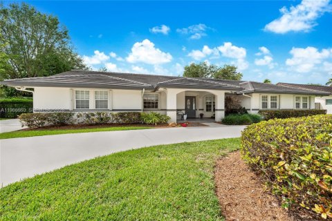 House in Miami, Florida 5 bedrooms, 311.87 sq.m. № 2060320