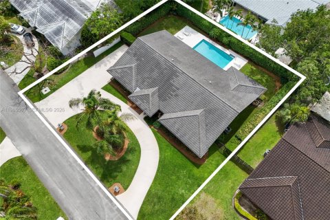 House in Miami, Florida 5 bedrooms, 311.87 sq.m. № 2060320 - photo 28