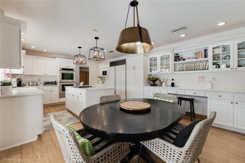 House in Miami, Florida 5 bedrooms, 311.87 sq.m. № 2060320 - photo 9