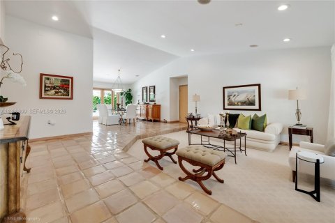 House in Miami, Florida 5 bedrooms, 311.87 sq.m. № 2060320 - photo 4