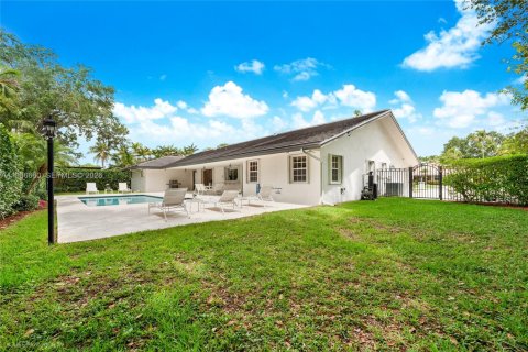 House in Miami, Florida 5 bedrooms, 311.87 sq.m. № 2060320 - photo 26