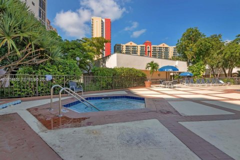 Copropriété à louer à Sunny Isles Beach, Floride: 1 chambre, 71.26 m2 № 2076444 - photo 3
