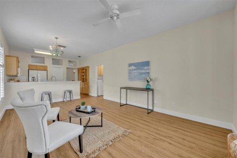 House in Winter Springs, Florida 3 bedrooms, 164.07 sq.m. № 1829737 - photo 18