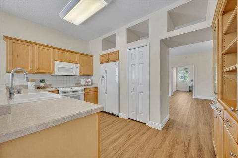 House in Winter Springs, Florida 3 bedrooms, 164.07 sq.m. № 1829737 - photo 14