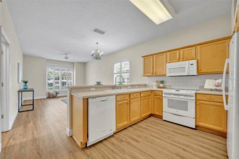 House in Winter Springs, Florida 3 bedrooms, 164.07 sq.m. № 1829737 - photo 11