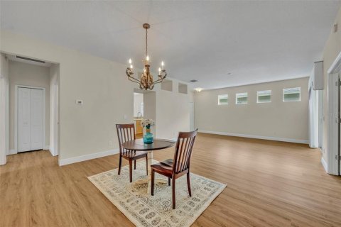 House in Winter Springs, Florida 3 bedrooms, 164.07 sq.m. № 1829737 - photo 9