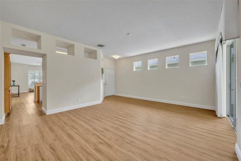 House in Winter Springs, Florida 3 bedrooms, 164.07 sq.m. № 1829737 - photo 7