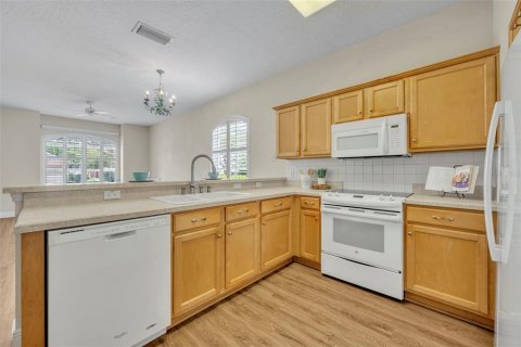 House in Winter Springs, Florida 3 bedrooms, 164.07 sq.m. № 1829737 - photo 13