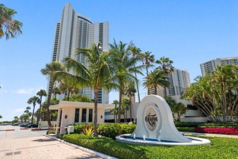 Condo in Riviera Beach, Florida, 2 bedrooms  № 674920 - photo 1