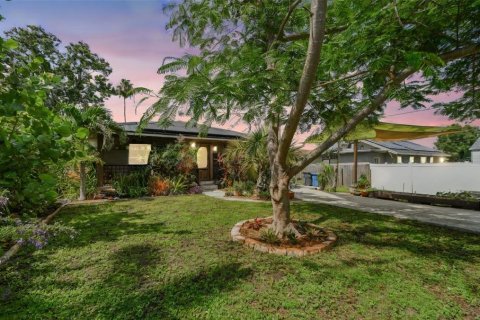 Casa en venta en Saint Petersburg, Florida, 3 dormitorios, 113.34 m2 № 1829576 - foto 1