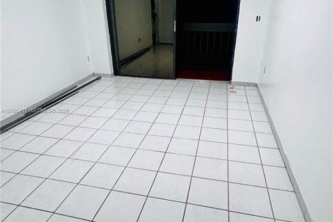 Снять в аренду кондоминиум в Майами, Флорида 3 спальни, 125.51м2, № 2407169 - фото 17
