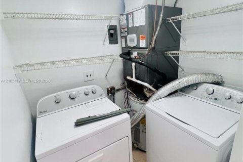 Снять в аренду кондоминиум в Майами, Флорида 3 спальни, 125.51м2, № 2407169 - фото 11