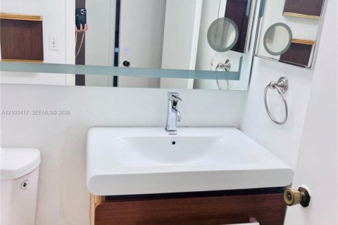 Снять в аренду кондоминиум в Майами, Флорида 3 спальни, 125.51м2, № 2407169 - фото 28