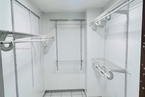 Снять в аренду кондоминиум в Майами, Флорида 3 спальни, 125.51м2, № 2407169 - фото 14