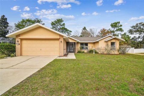 House in Homosassa, Florida 3 bedrooms, 127.83 sq.m. № 2233832 - photo 3