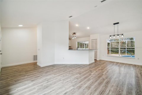 House in Homosassa, Florida 3 bedrooms, 127.83 sq.m. № 2233832 - photo 11