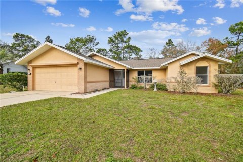 House in Homosassa, Florida 3 bedrooms, 127.83 sq.m. № 2233832 - photo 2