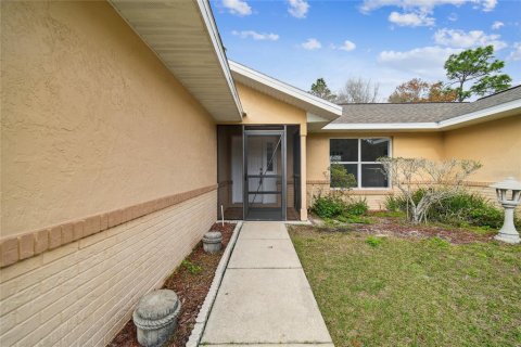 House in Homosassa, Florida 3 bedrooms, 127.83 sq.m. № 2233832 - photo 5