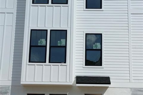 Townhouse in Winter Garden, Florida 3 bedrooms, 174.75 sq.m. № 2391030 - photo 2