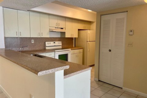 Condo in Cutler Bay, Florida, 1 bedroom  № 2183357 - photo 5