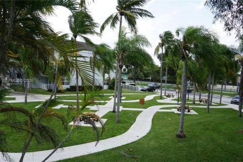 Condo in Cutler Bay, Florida, 1 bedroom  № 2183357 - photo 14