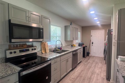 House in Sanford, Florida 4 bedrooms, 132.39 sq.m. № 2224495 - photo 14