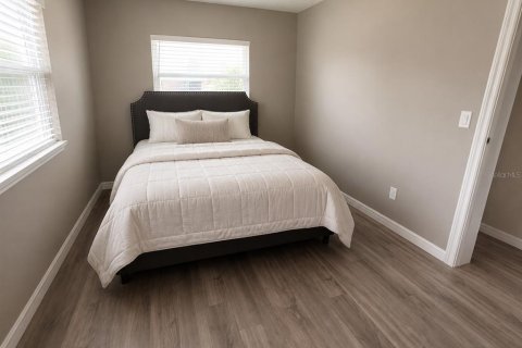 House in Sanford, Florida 4 bedrooms, 132.39 sq.m. № 2224495 - photo 4