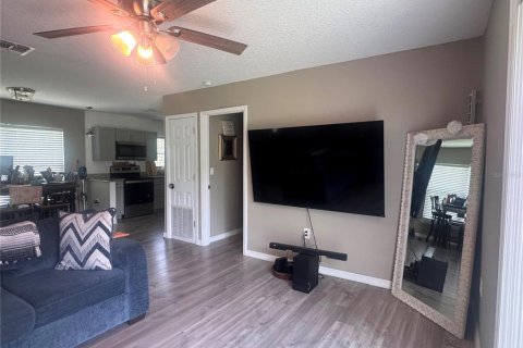 House in Sanford, Florida 4 bedrooms, 132.39 sq.m. № 2224495 - photo 12