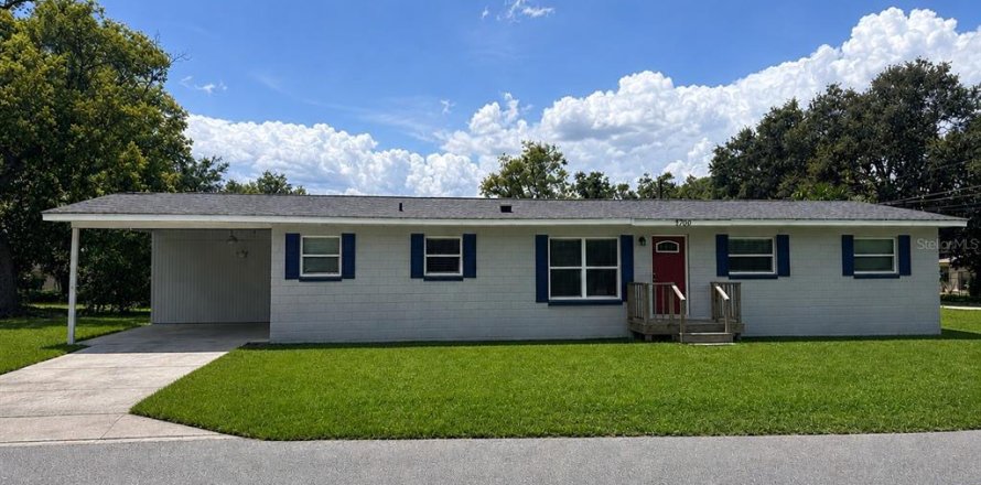 House in Sanford, Florida 4 bedrooms, 132.39 sq.m. № 2224495