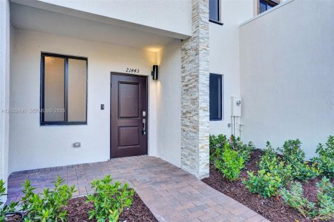 Touwnhouse à louer à Homestead, Floride: 3 chambres, 133.97 m2 № 2085285 - photo 2