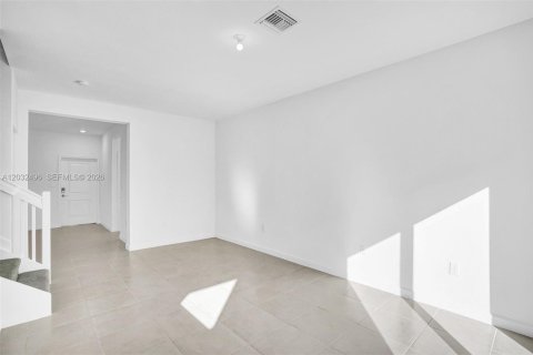 Touwnhouse à louer à Homestead, Floride: 3 chambres, 133.97 m2 № 2085285 - photo 15