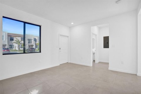 Touwnhouse à louer à Homestead, Floride: 3 chambres, 133.97 m2 № 2085285 - photo 8