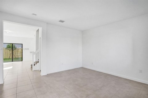 Touwnhouse à louer à Homestead, Floride: 3 chambres, 133.97 m2 № 2085285 - photo 6