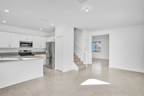 Touwnhouse à louer à Homestead, Floride: 3 chambres, 133.97 m2 № 2085285 - photo 13