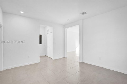 Touwnhouse à louer à Homestead, Floride: 3 chambres, 133.97 m2 № 2085285 - photo 9