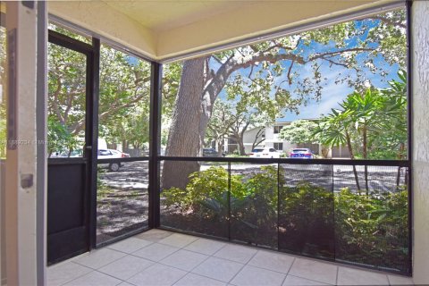 Condo in Pompano Beach, Florida, 1 bedroom  № 1941279 - photo 7