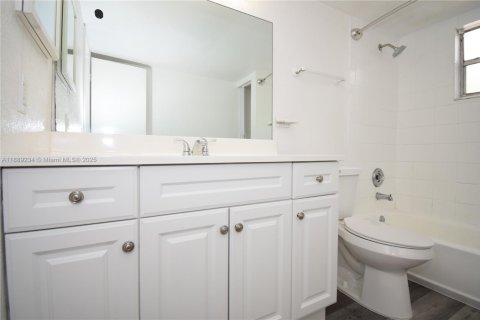 Condo in Pompano Beach, Florida, 1 bedroom  № 1941279 - photo 14