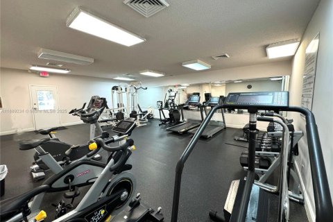 Condo in Pompano Beach, Florida, 1 bedroom  № 1941279 - photo 20