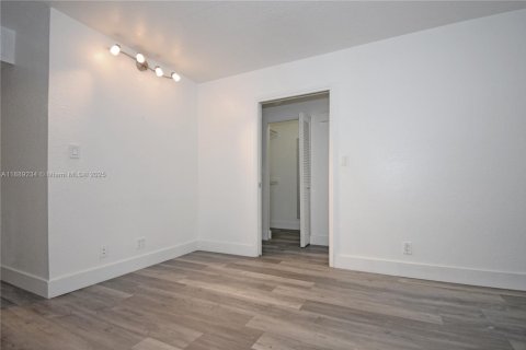 Condo in Pompano Beach, Florida, 1 bedroom  № 1941279 - photo 8