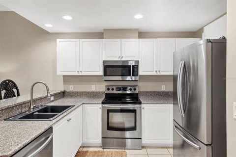 Condo in Bradenton, Florida, 2 bedrooms  № 1574878 - photo 9