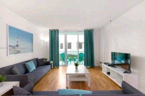 Condo in Hollywood, Florida, 1 bedroom  № 1933937 - photo 3