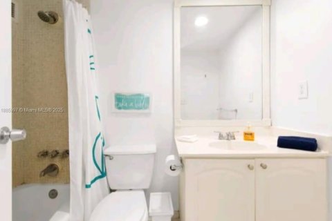 Condo in Hollywood, Florida, 1 bedroom  № 1933937 - photo 12