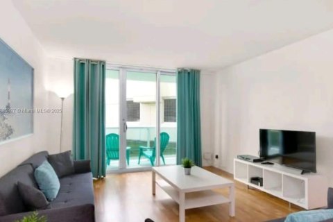 Condo in Hollywood, Florida, 1 bedroom  № 1933937 - photo 9