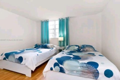 Condo in Hollywood, Florida, 1 bedroom  № 1933937 - photo 16