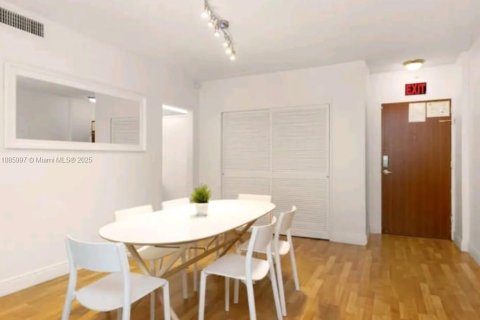 Condo in Hollywood, Florida, 1 bedroom  № 1933937 - photo 20