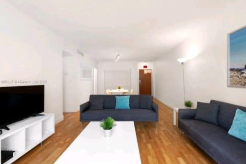 Condo in Hollywood, Florida, 1 bedroom  № 1933937 - photo 13